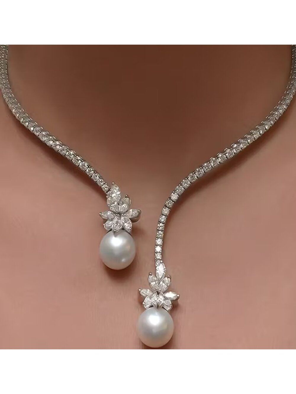 Glamour Leaf Rhinestone Choker – Silver Statement Necklace with Faux Pearl Drops